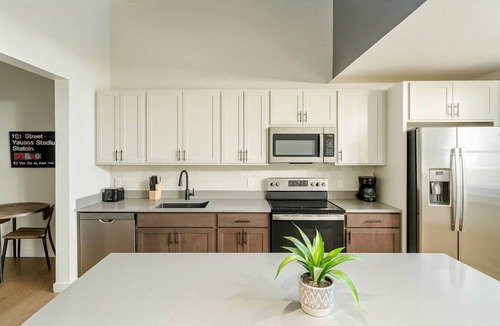 Newton Apartment | Sleepover | Airy 2BD/1BA Loft - Newton