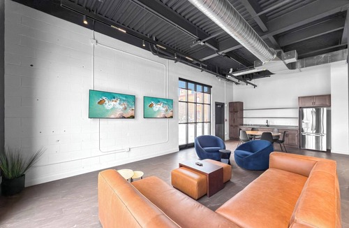 Newton Apartment | Sleepover | Airy 2BD/1BA Loft - Newton