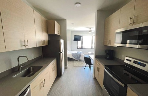 Des Moines Apartment | Sleepover | Attractive Studio and Gym - Des Moines