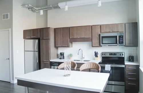 Downtown Des Moines Apartment | Sleepover | Chic 1BD/1BA - Downtown Des Moines