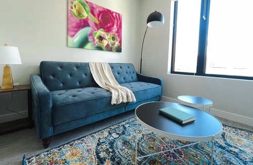 Des Moines Apartment | Sleepover: Classic Studio and Gym - Des Moines