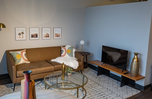Des Moines Apartment | Sleepover: Dreamy 1BD/1BA - Downtown Des Moines