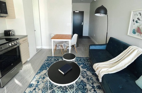 Des Moines Apartment | Sleepover: Lavish Studio and Gym - Des Moines
