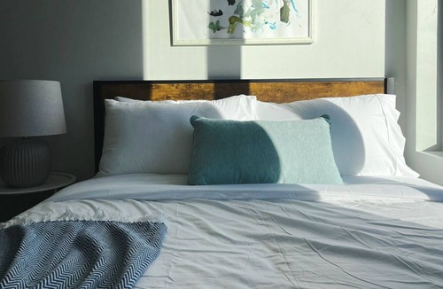 Des Moines Apartment | Sleepover: Lavish Studio and Gym - Des Moines