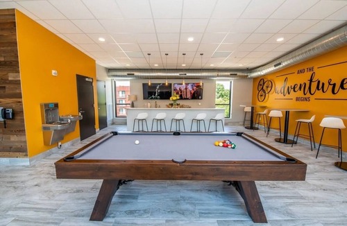 Des Moines Apartment | Sleepover | Prime 1BD/1BA - Downtown Des Moines