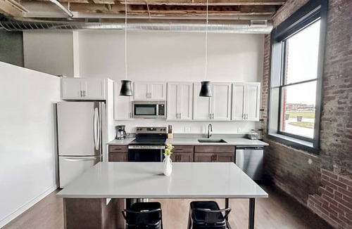 Newton Apartment | Sleepover | Radiant 1BD/1BA Loft - Newton