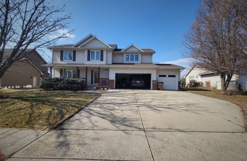 Grimes House | Sleeps 10, spacious home w/1 acre yard, 4 Bedrooms
