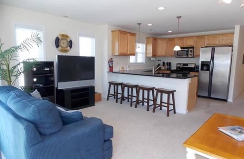 North Wildwood House | SLEEPS 14 POOL BEACH BLOCK NEAR AMUSEMENT PIER, RIDES, WATERPARK, SEAPORT PIER!