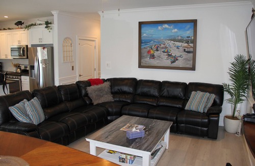 North End Apartment | Sleeps 24 - 8 Bedroom 5.5 bath -4 Master Suites -Great Location-Private Elevator