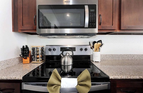 Overland Park Apartment | Sleeps 5 2BR Pool Free Parking