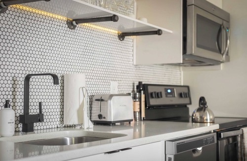 Sobro Cottage | Sleeps 8 4 Sobro Suites w/Kitchens & Art, Walk to Broadway by Avantstay