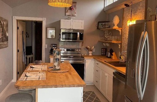 Madisonville House | Sleepy Valley Cabin | Hot Tub & Scenic Views