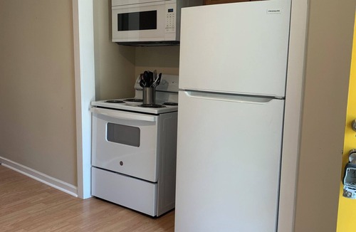 Cullman Apartment | Small & Cozy 1-bedroom apartment in enchanting Cullman with AC