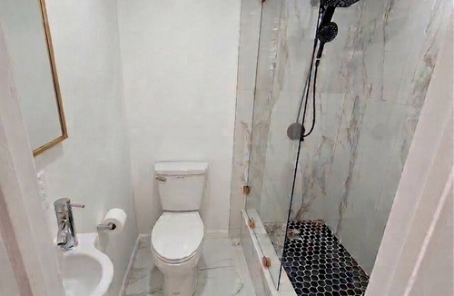 East New York Apartment | ~Small Studio - Close to JFK - Steps to Subways~