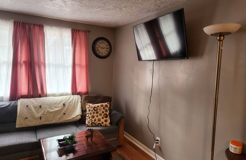 Mason City Apartment | Small Welcoming Pet Friendly 1 bedroom Apartment