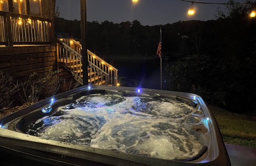 Crane Hill Cottage | Smith Lake waterfront retreat w/hot tub, game room & private dock, sleeps 10