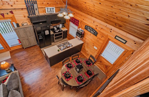 Sevierville Cabin | Smoky Mountains Cabin w/Hot Tub + Arcade – Pigeon Forge Area!
