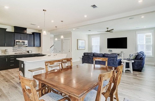 Palmetto Dunes House | Snowbird-friendly home with 2 decks, enclosed yard, AC, & WiFi - walk to beach