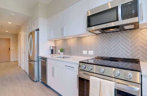 North Rosslyn Apartment | Sojourn Rosslyn Gym Pool Rooftop & Free Parking