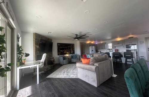 Porum House | "Solitude" Private 36 Acre Lakeview Retreat w2 Boat Slips-Duchess Creek Estates