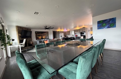 Porum House | "Solitude" Private 36 Acre Lakeview Retreat w2 Boat Slips-Duchess Creek Estates