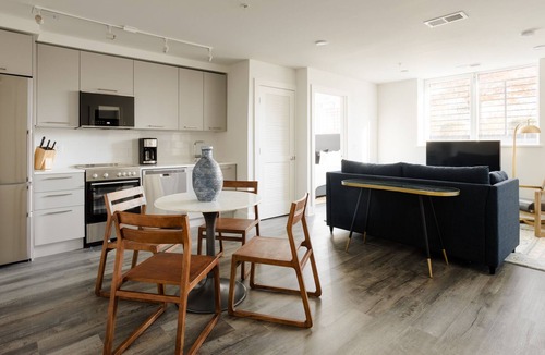 Navy Yard Apartment | Sonder Europa | Lower-Level Two-Bedroom Apartment