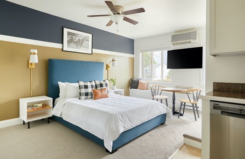 Del Ray Apartment | Sonder | The Avenue Flats | Relaxed Studio