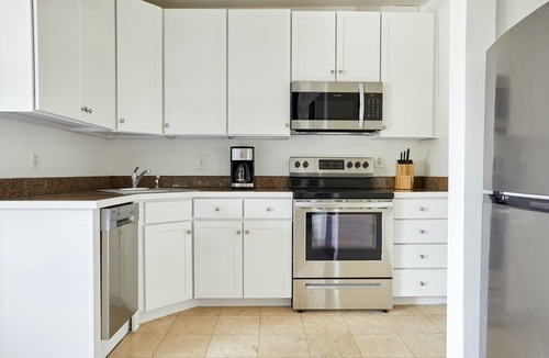 Del Ray Apartment | Sonder | The Avenue Flats | Relaxed Studio