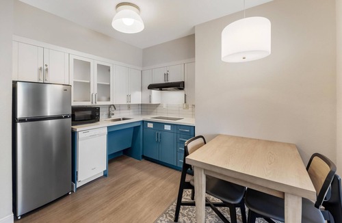 Gateway Hotel | Sonesta ES Suites Austin The Domain Area