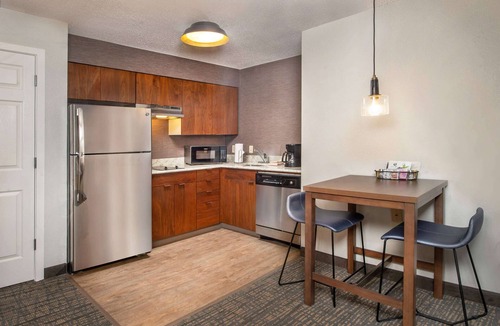 Linthicum Heights Hotel | Sonesta ES Suites Baltimore BWI Airport