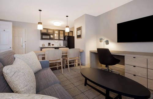 Linthicum Heights Hotel | Sonesta Simply Suites Baltimore BWI Airport