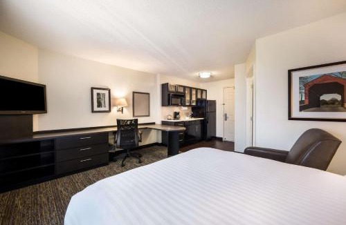 West Des Moines Hotel | Sonesta Simply Suites Des Moines