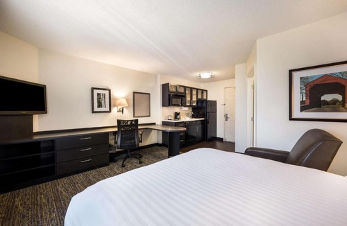 Gateway Hotel | Sonesta Simply Suites Austin The Domain Area