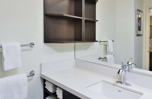 Libertyville Hotel | Sonesta Simply Suites Chicago Libertyville