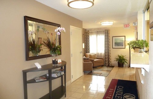 Libertyville Hotel | Sonesta Simply Suites Chicago Libertyville