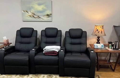 Woodbine House | Soothing 1-one 700 square feet studio in lovely Woodbine