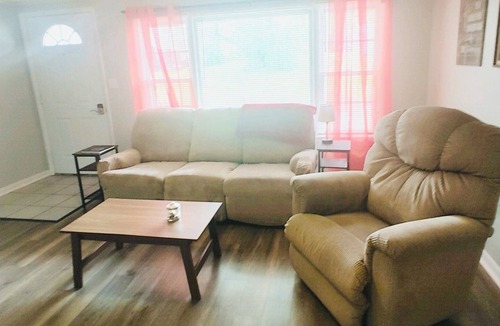 Hamilton Apartment | Sophia in Quilt Town, USA!