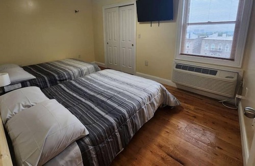 Union City Apartment | Sophisticated 3 -Bedroom Retreat with Stunning Views, near NYC!