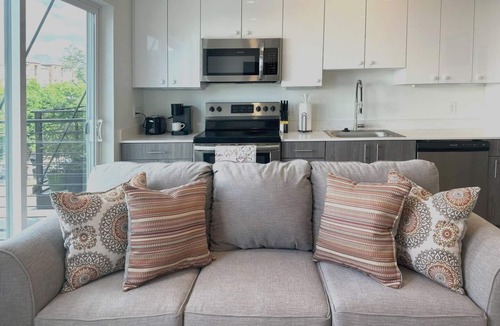 Uptown Apartment | Sophisticated Downtown Studio