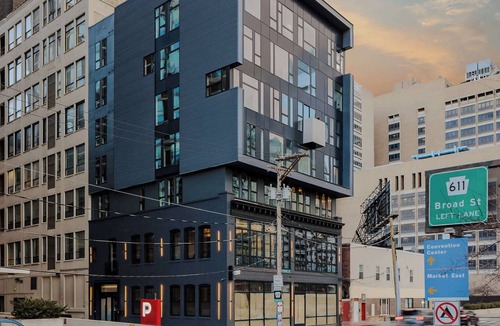 Logan Square Apartment | Sosuite | Corner 1BR Apt w Roof Deck, Gym, Laundry