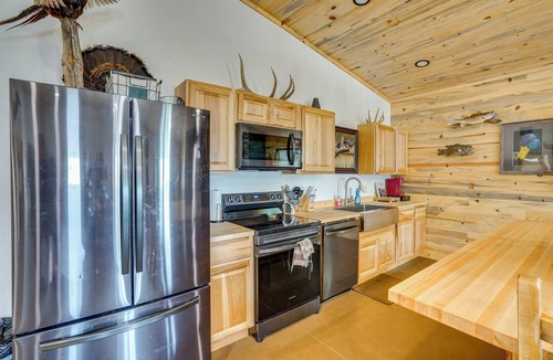 Fedora Cabin | South Dakota Nature Getaway w/Hot Tub