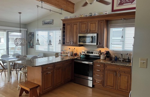 South End Condo | South End Beauty! Close to beach! Roof deck with water & sunset views!