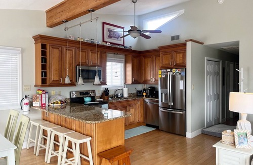 South End Condo | South End Beauty! Close to beach! Roof deck with water & sunset views!