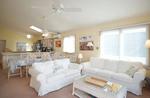 Townsend's Inlet House | South end Townsend Inlet Beachblock townhome is located only 7th from the ocean!