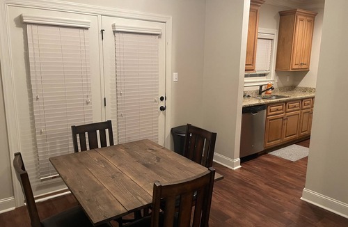 Huntsville House | South Huntsville Retreat 3 bath 2 1/2 bath