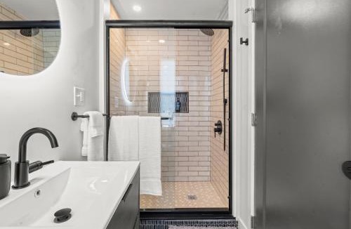 Passyunk Square Apartment | South Philly Extended Stay- Steps to Pats Steaks