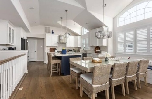 Townsend's Inlet House | Southend Larger Townhouse with Linens Provided