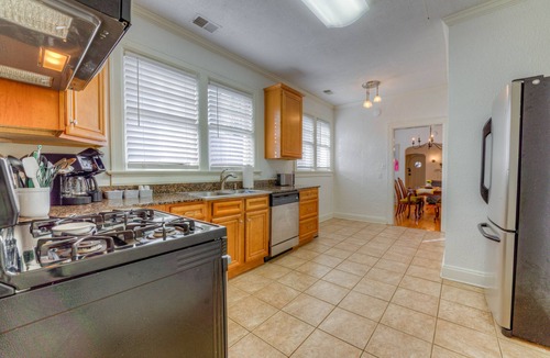 Vollintine-Evergreen House | Southern Comfort: 3BR Home in the Heart of Memphis