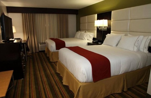 Madison Hotel | Southern Hospitality! 2 Modern Units, Breakfast