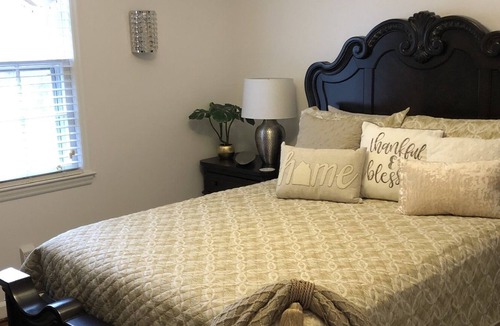 Columbia House | Southern hospitality retreat